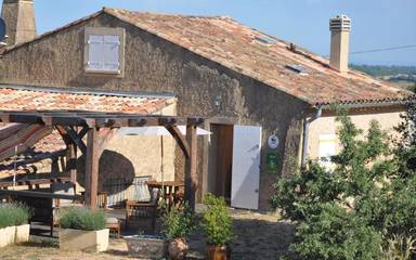 Gîte pour 4 personnes, avec jardin à La Verdière