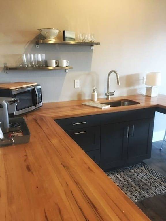 Vacation Apartment for 4 Guests in Dundee (OR), Willamette Valley