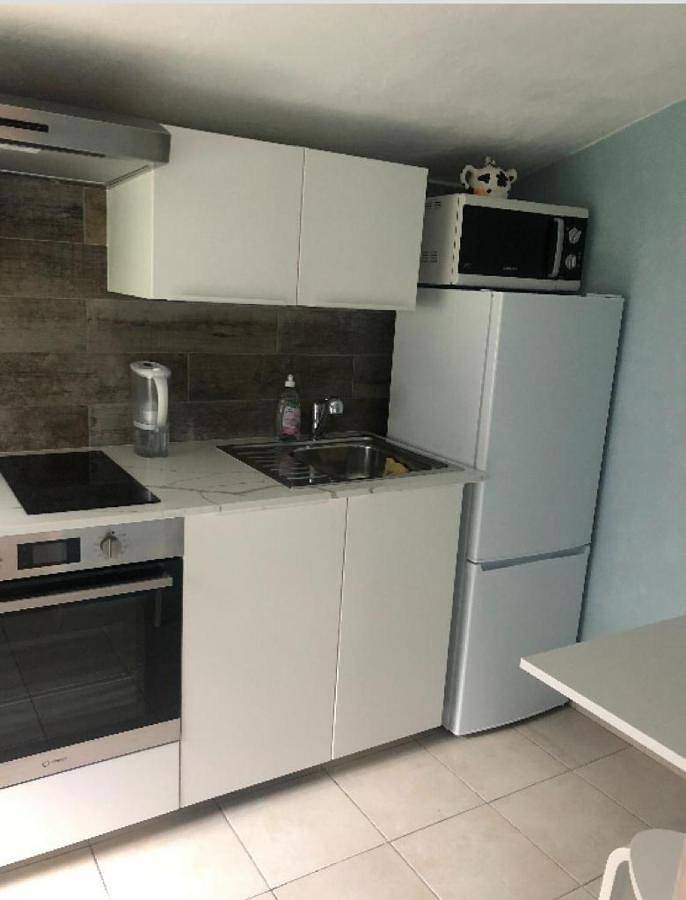 Appartement entier, Un Studio dans un endroit tranquille in Roquefort-les-Pins, Côte méditerranéenne (France)
