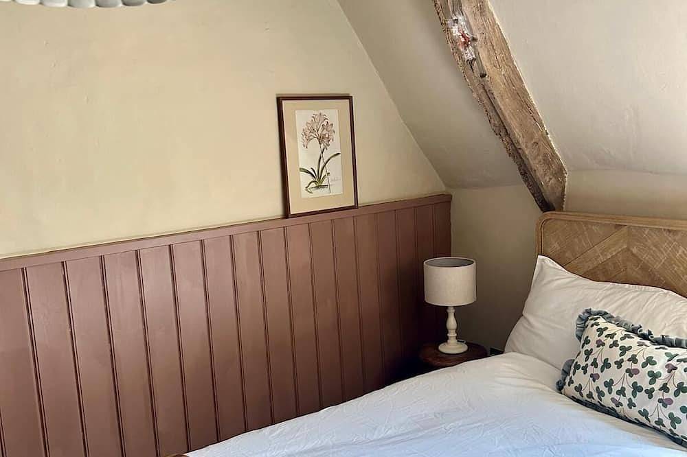 Character Main Street Cottage in Beautiful Town of Southwell in Sherwood Forest, Nottinghamshire