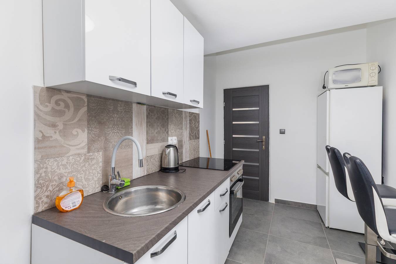 Ganze Wohnung, Studio Appartement mit Terrasse und Meerblick Duce, Omis -b in Dugi Rat, Omis-Riviera