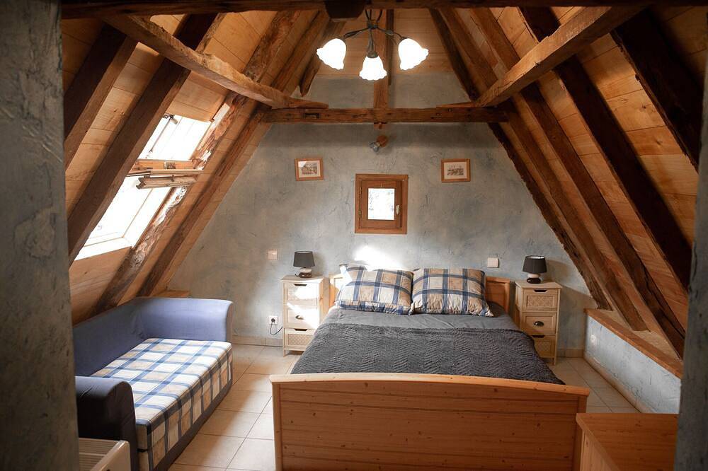 Maison en  pierre apparente intérieur,extérieur avec piscine et grand espace de 10 000 m2Maison de caractère in Fons, Parc Naturel Régional des Causses du Quercy