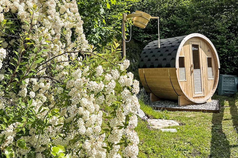 Mooi vrijstaand vakantiehuis voor 3 personen met Wifi, Tv, patio, parking en huisdieren toegestaan in Mezzolago, Ledro
