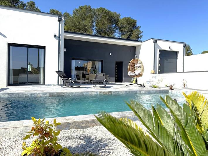 Gîte pour 6 personnes, avec Jacuzzi et Terrasse ainsi que Jardin et Piscine dans Golf Club (Carcassonne)