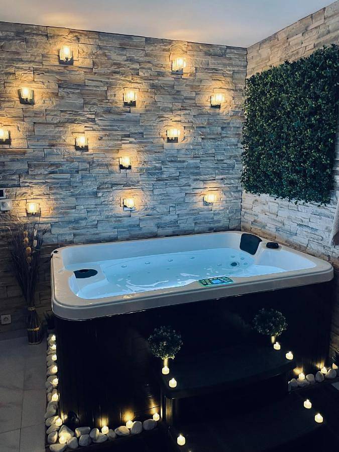 Gîte pour 2 personnes, avec balcon et jacuzzi, animaux acceptés à Bondy