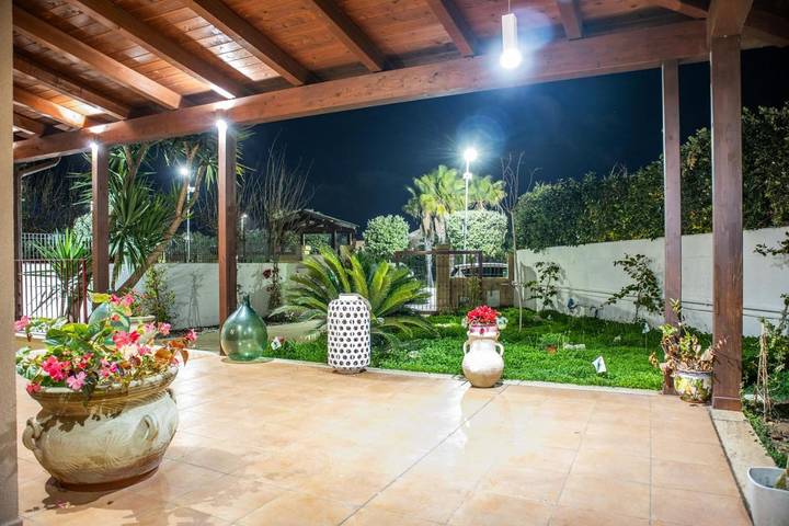 Villa pour 6 personnes, avec jardin et terrasse, animaux acceptés à Bari - 4