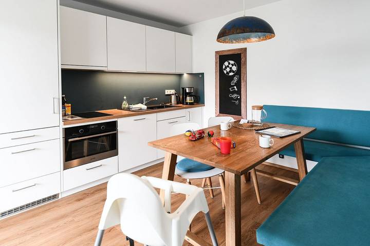 Ferienwohnung für 4 Personen, mit Balkon und Garten sowie Ausblick in Friedrichshafen