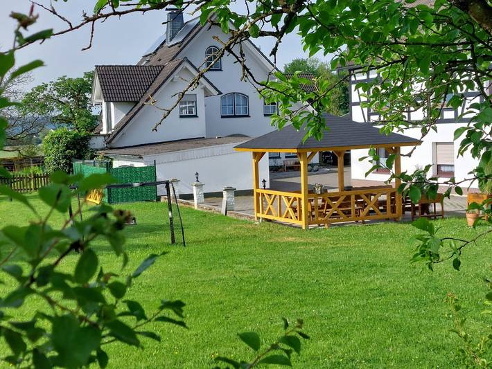 Ferienwohnung für 6 Personen, mit Balkon und Balkon/Terrasse sowie Terrasse und Garten im Sauerland - 4