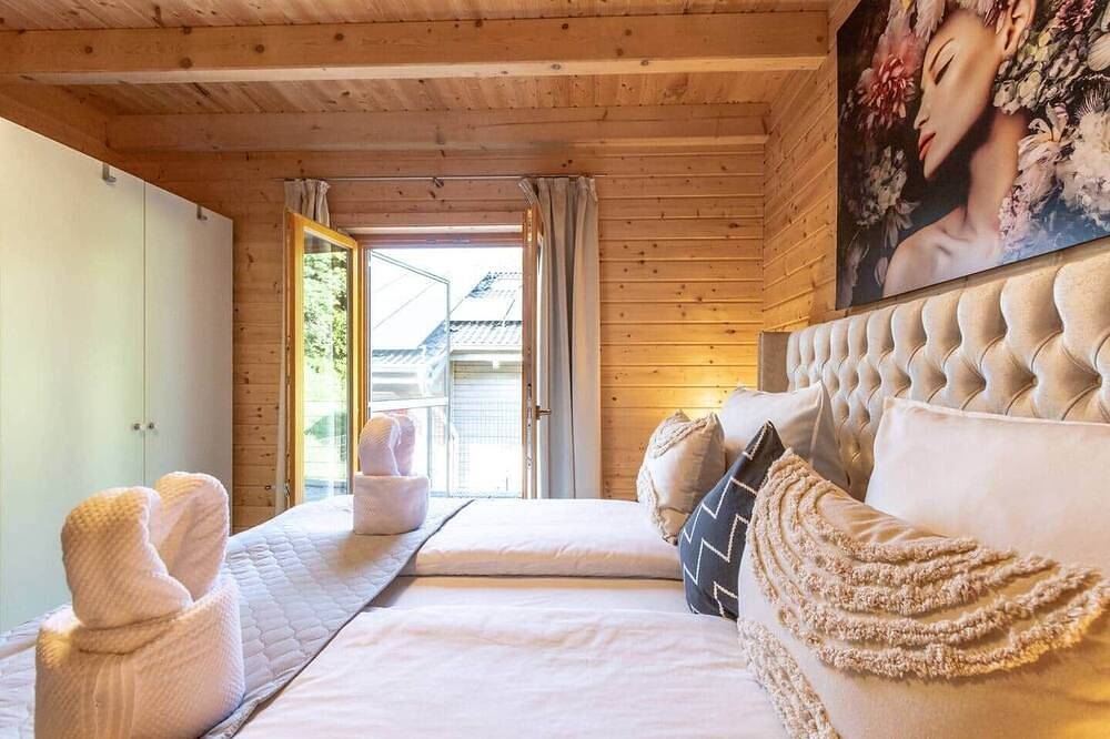 Wellness-Chalet am Badesee für bis zu 10 Personen in Rieden (Eifel), Osteifel