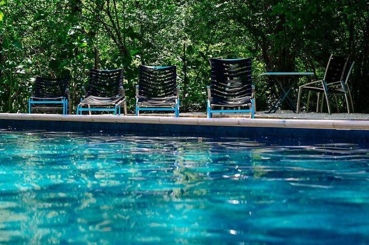 Hôtel pour 2 personnes, avec Terrasse ainsi que Jardin et Piscine à Saint-Genis-les-Ollières