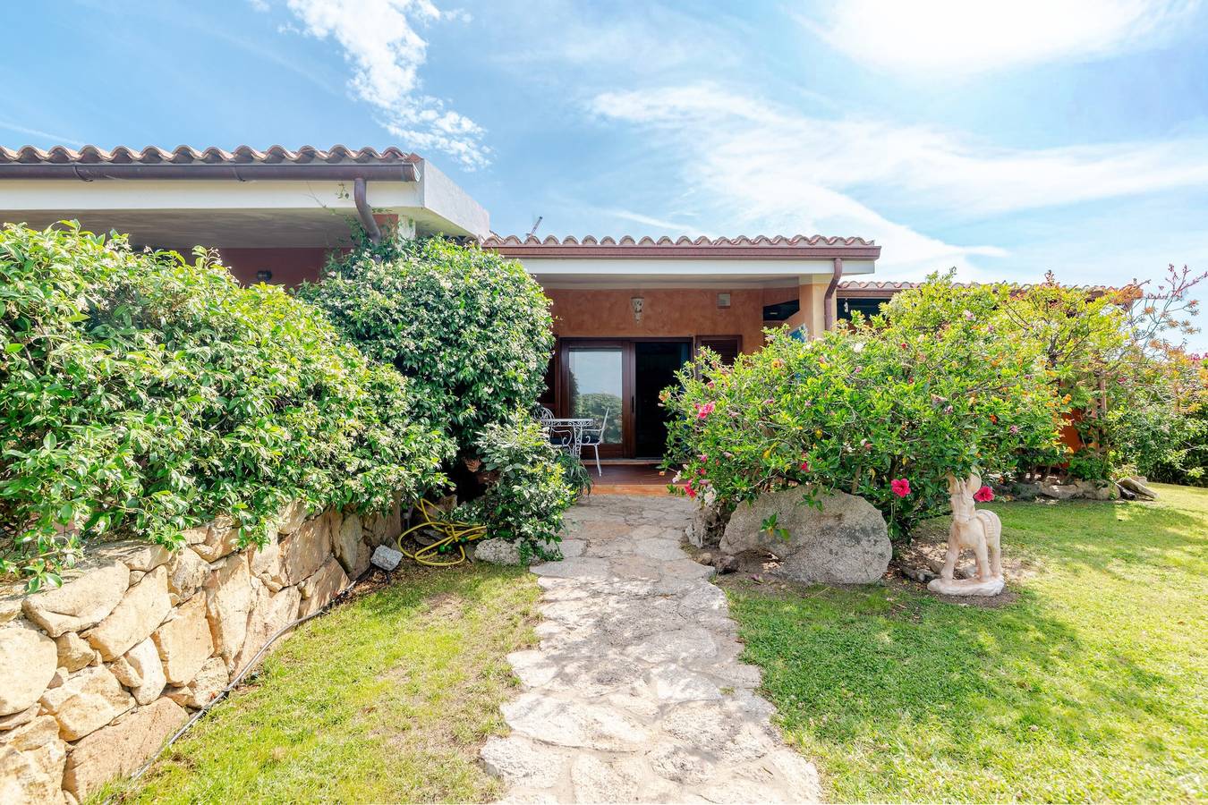 Ganze Wohnung, Villetta Alberto: Apartment mit privater Terrasse, Garten und Klimaanlage in Palau (dorf), Palau (Sardinien)