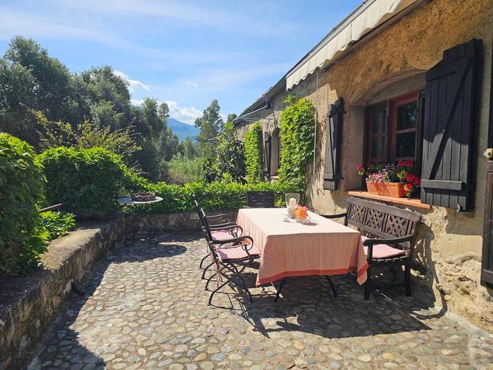 Gîte pour 4 personnes, avec terrasse et vue à Montegrosso