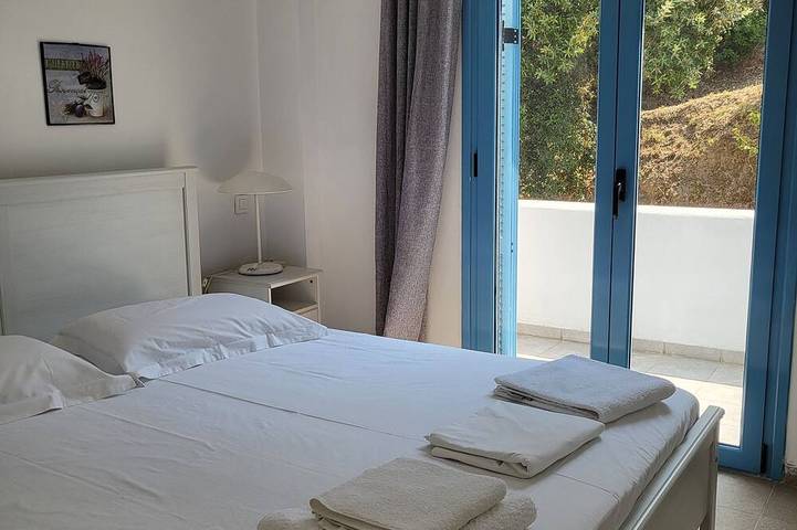 Villa Rahes,sea view,3 bedrooms,wifi,5min from the village,low prices in Glossa, Sporadi