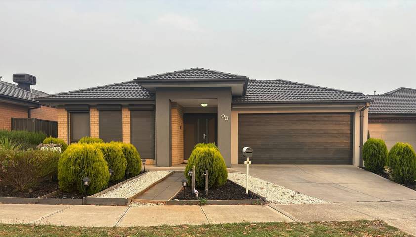 Spacious 4-Bedroom House Near Cobblebank Station in Melton South, Victoria