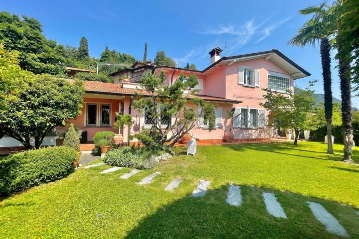 Villa voor 6 personen, with Balkon and Terras as well as Kinderzwembad and Uitzicht op het meer in Gemeente Menaggio