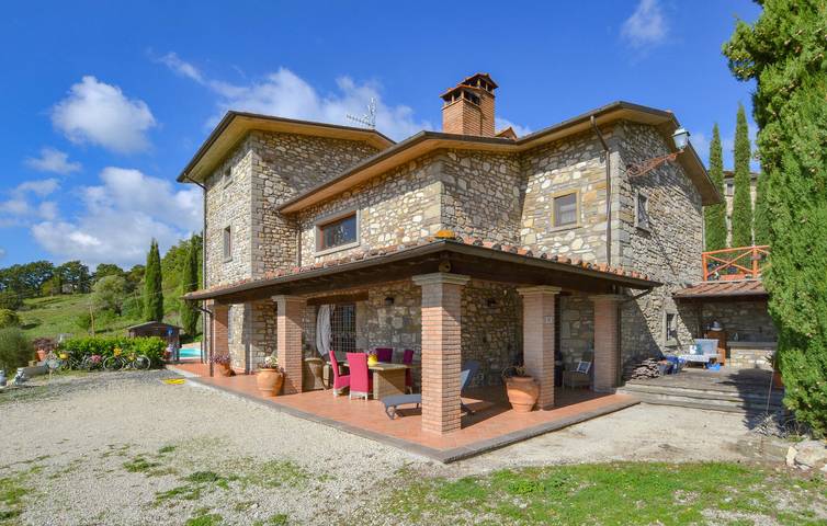 Appartamento per 6 persone, con terrazza e giardino nonché piscina, con animali domestici a Caprese Michelangelo