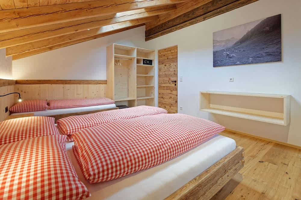 Ganze Wohnung, Ferienwohnung\"Tischlerhof Alm\" mit Balkon und Bergblick in San Giacomo, Ahrntal