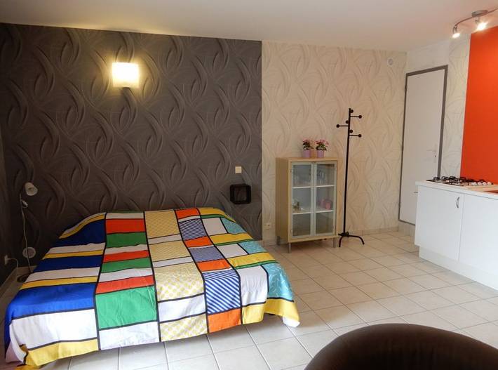 Gîte pour 2 personnes, avec terrasse ainsi que piscine et jardin à La Sauvetat-du-Dropt