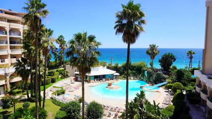 Gîte pour 6 personnes, avec terrasse et piscine dans Theatre De La Licorne