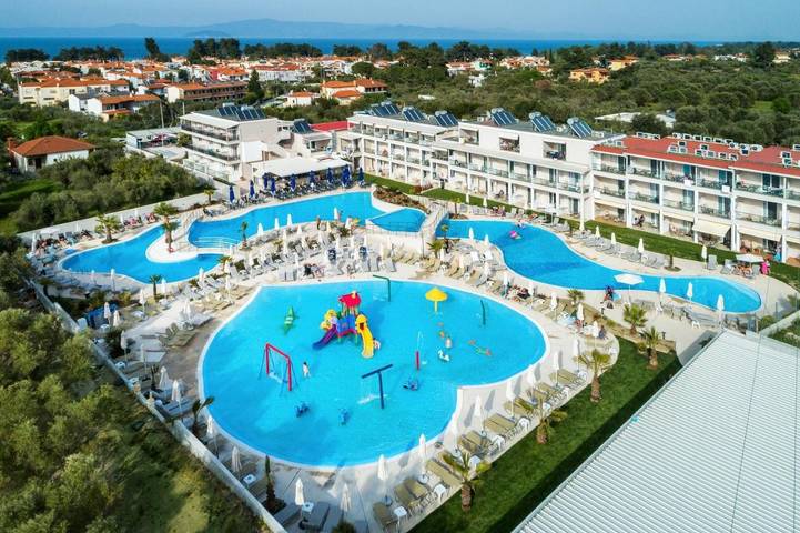 Cottage pour 2 personnes, avec bassin pour enfant et jacuzzi ainsi que piscine et jardin dans Pefkochori