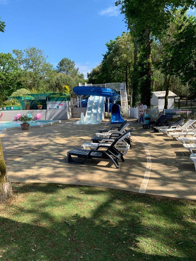 Camping pour 6 personnes, avec terrasse ainsi que jacuzzi et piscine, adapté aux familles à Saint-Brevin-les-Pins - 4