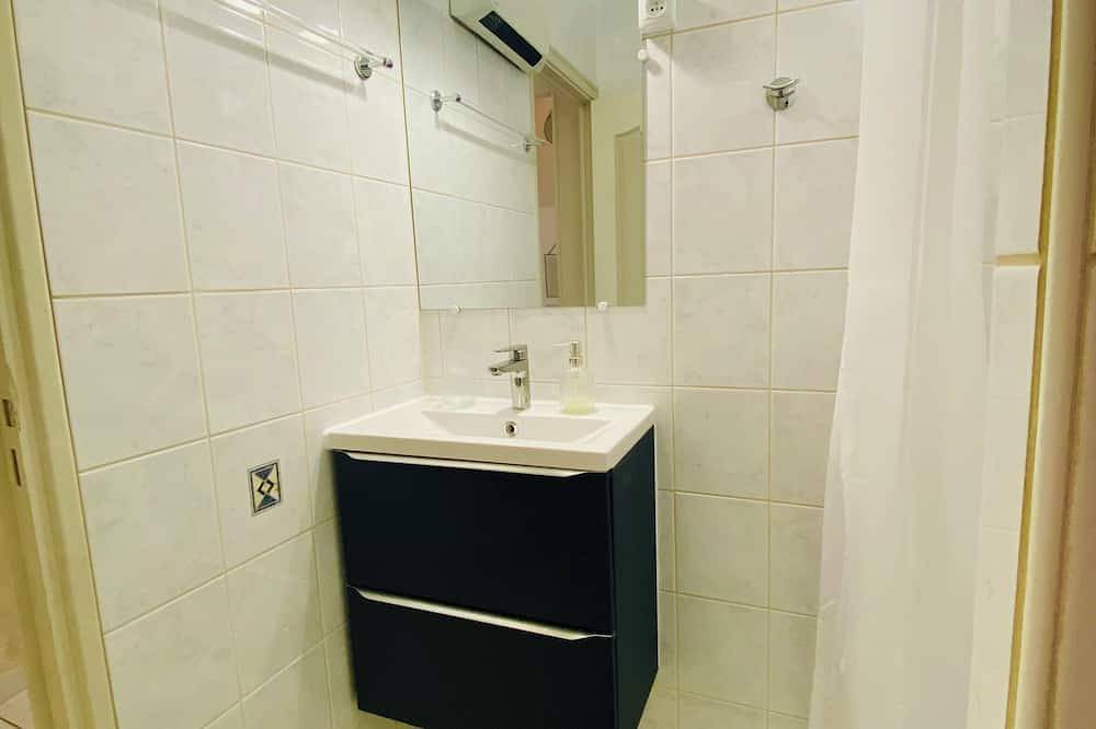 Ganze Wohnung, Apartment overlooking the Quais de Beaucaire in Beaucaire, Nimes und Umgebung