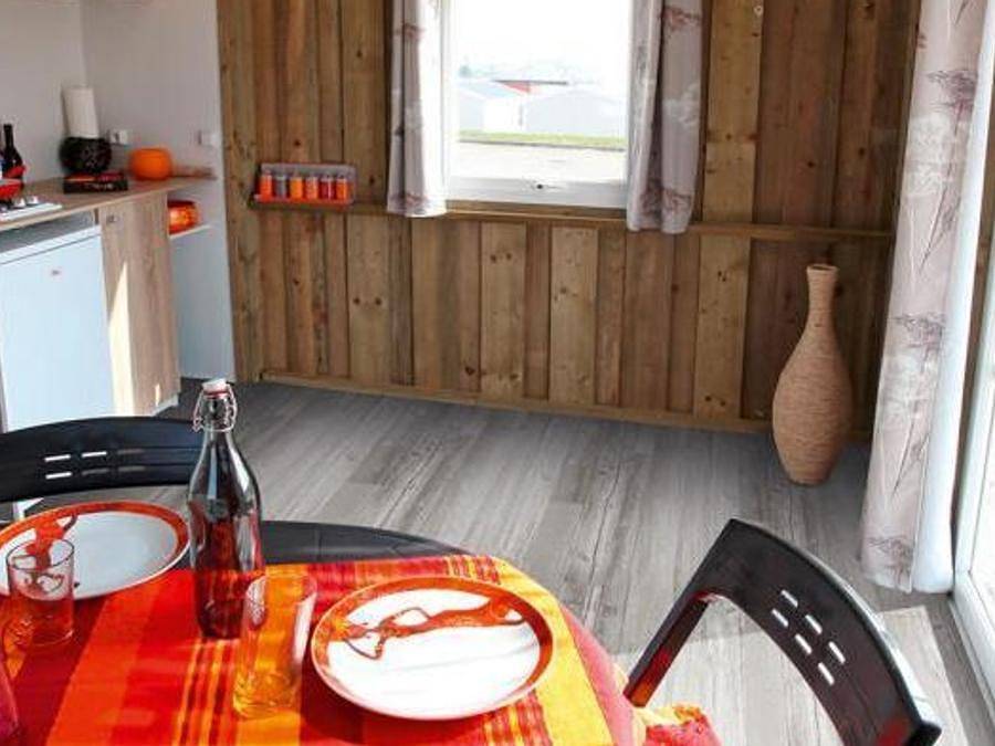 Camping de Prigny - Chalet 5 personnes - Bois Tithome 2 chambres 4/5 pers. in Les Moutiers-en-Retz, Côte de Jade