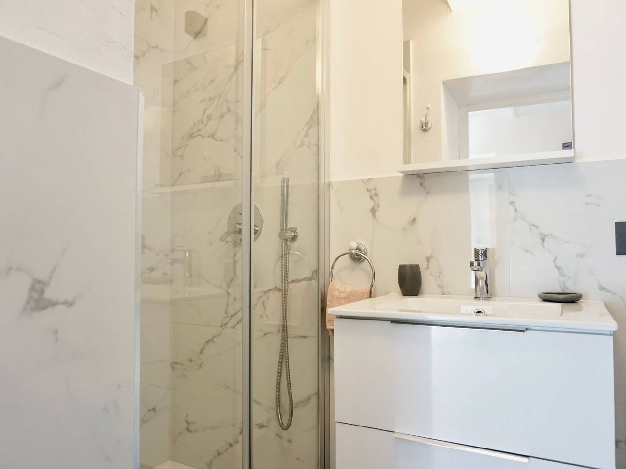 Appartamento intero, Villa in der Stadt-Privatparkplatz-Garten-6Gäste in Vallecrosia, Riviera di Ponente