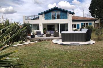 Gîte pour 8 personnes, avec jardin, animaux acceptés à Mouguerre