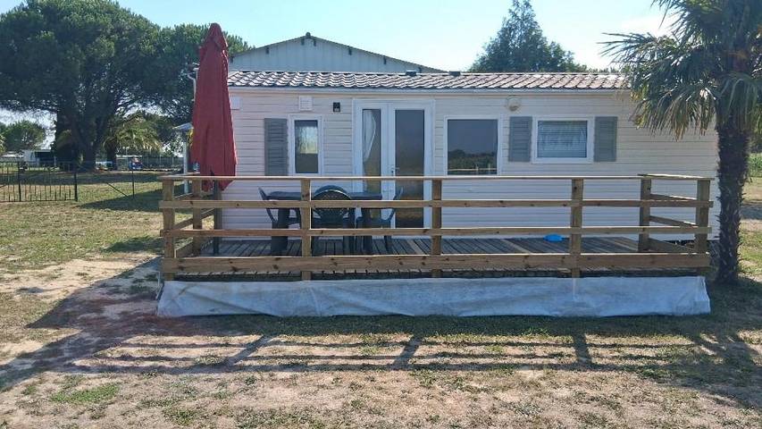 Gîte pour 4 personnes, avec Terrasse et Jardin ainsi que Piscine et Vue dans Claracq