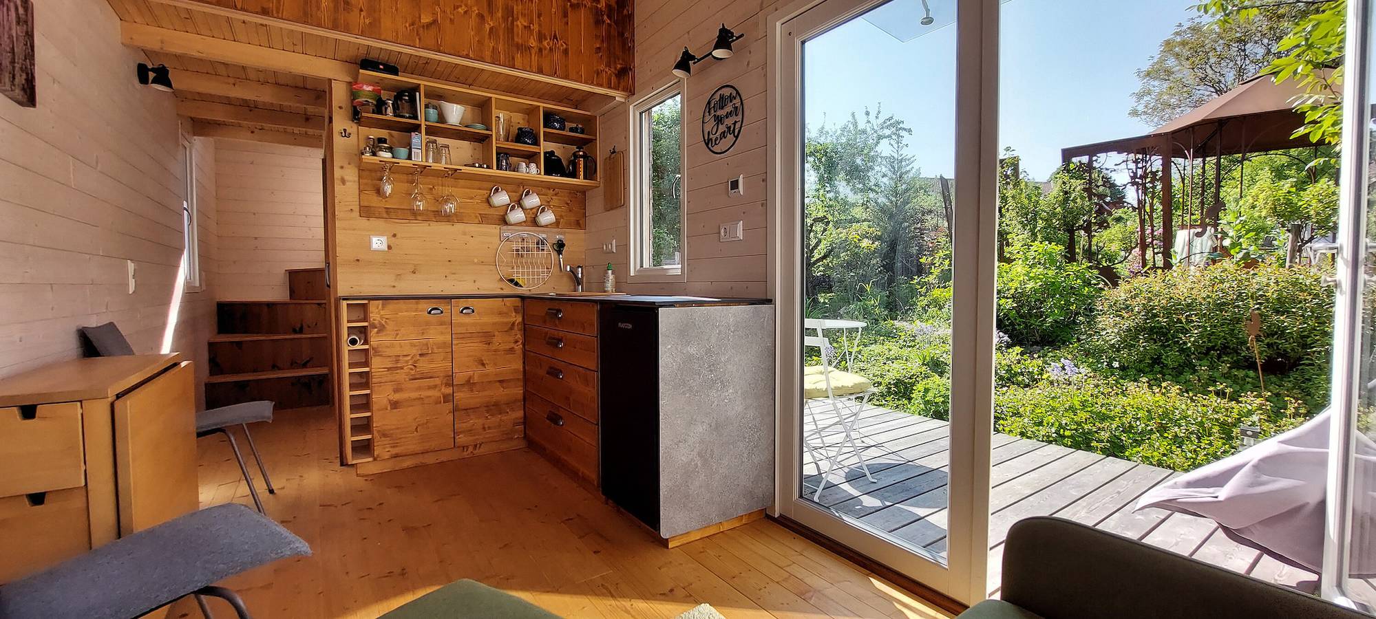 Ganze Ferienwohnung, Tiny Home 'Friedlinde' mit gemeinsamer Terrasse, gemeinsamem Garten und Wlan in Bad Urach, Neckar-Alb