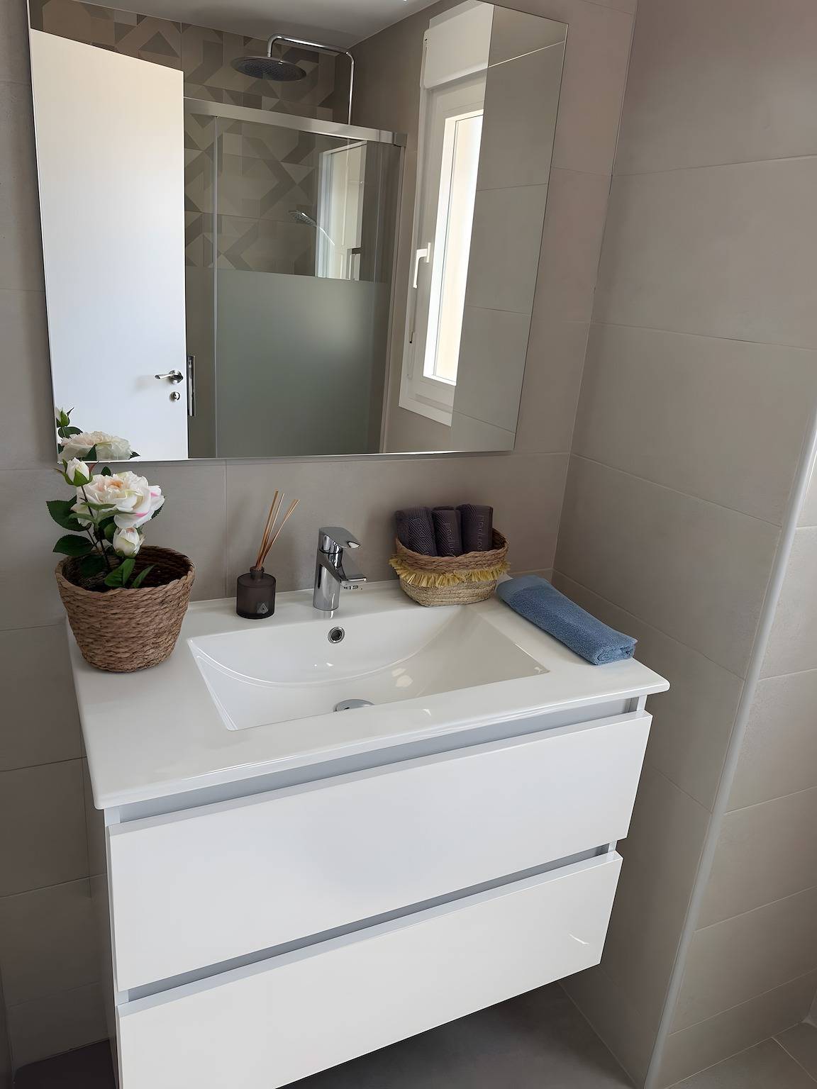 Ganze Wohnung, Apartment „La Manga Sunrise“ mit Gemeinschaftspool, Wlan und Klimaanlage in Los Miradores del Puerto, San Javier