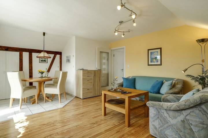 Entire apartment, Holiday Apartment “Irmi” close to Lindau and Mountains with Wi-Fi & Balcony in Hergensweiler, Bavarian Swabia