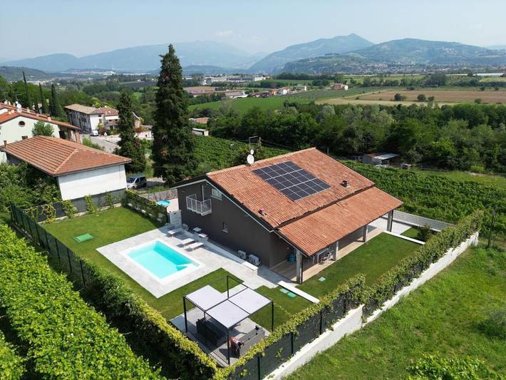 Appartamento per 2 persone, con Balcone e Terrazza nonché Giardino e Piscina a Pastrengo