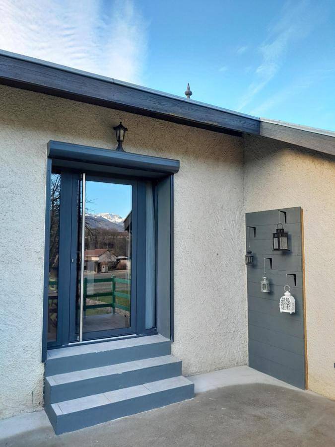 Appartement entier, One-Bedroom Apartment in Barraux, Isère