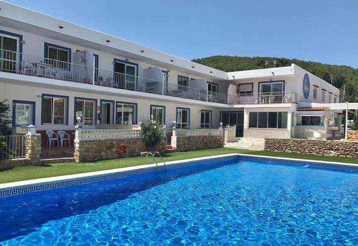 Vakantieappartement voor 4 personen, with Balkon and Terras as well as Tuin and Zwembad in Cala Llonga