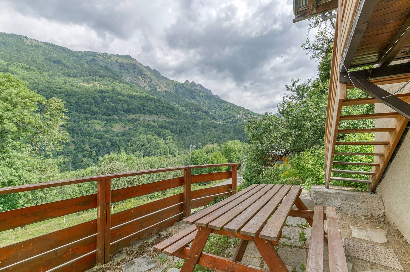 Chalet 'Passoud 204' con vistas a la montaña, jardín privado y Wi-Fi in Oz (desambiguación), Parque Nacional de los Ecrins