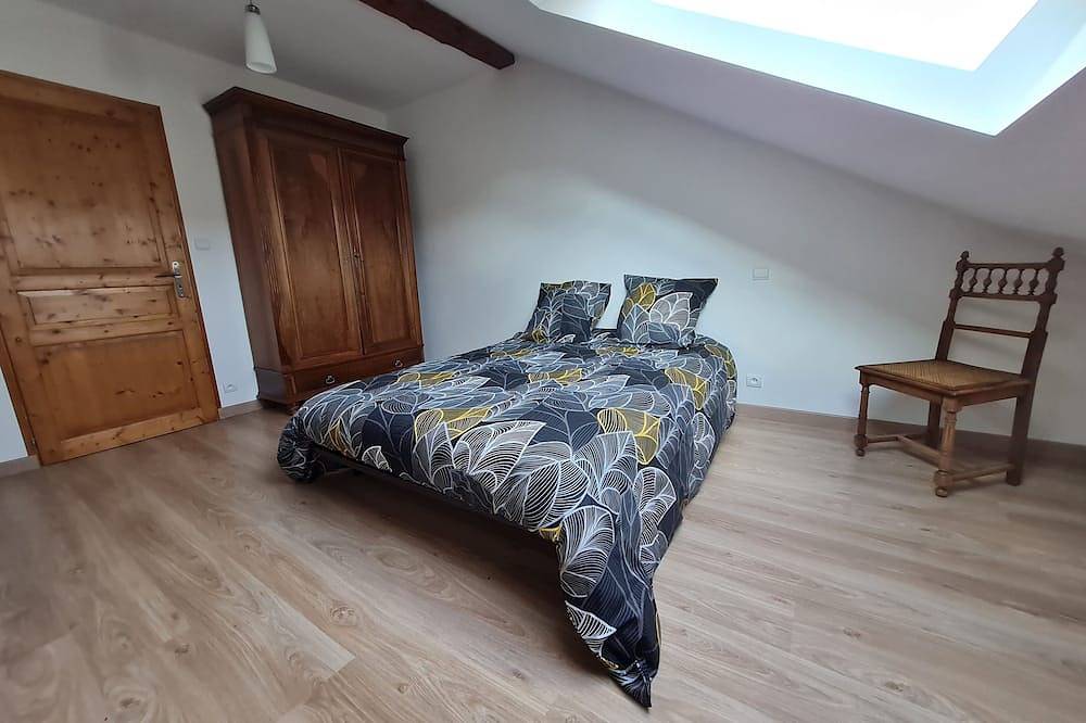 Entire apartment, Cosy apartment - Village center, Longchaumois (Parc naturel du Haut-Jura) in Longchaumois, Parc naturel régional du Haut-Jura