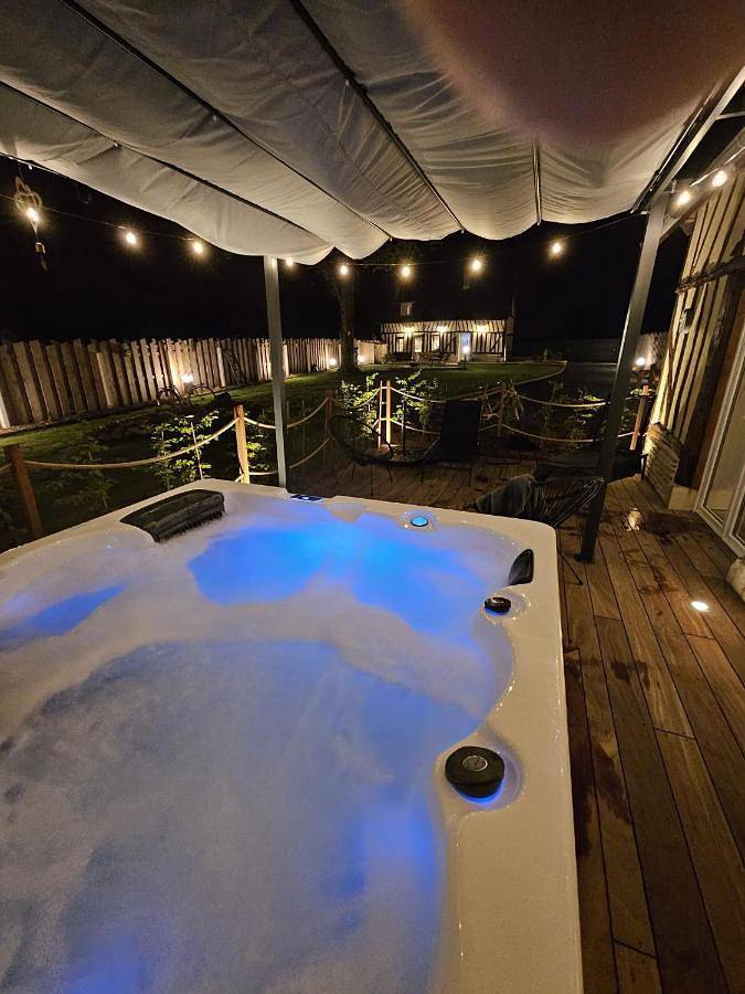 Location de vacances pour 4 personnes, avec Jacuzzi ainsi que Terrasse et Jardin à Le Pin (Calvados)
