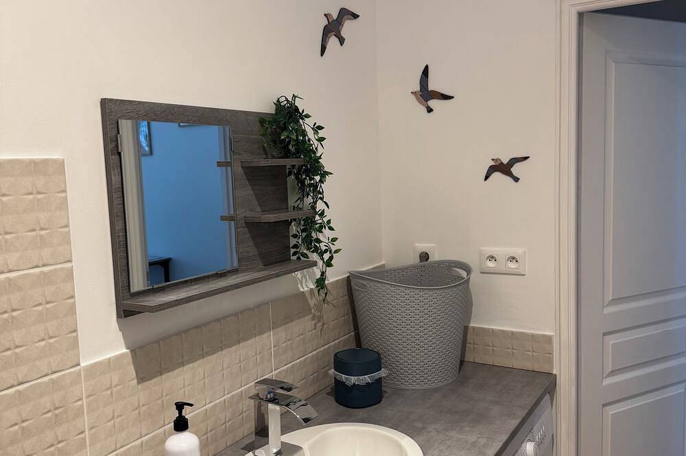 Appartement entier, 2 logements attenants- « Chacun son espace » +Parking privé in Damparis, Jura