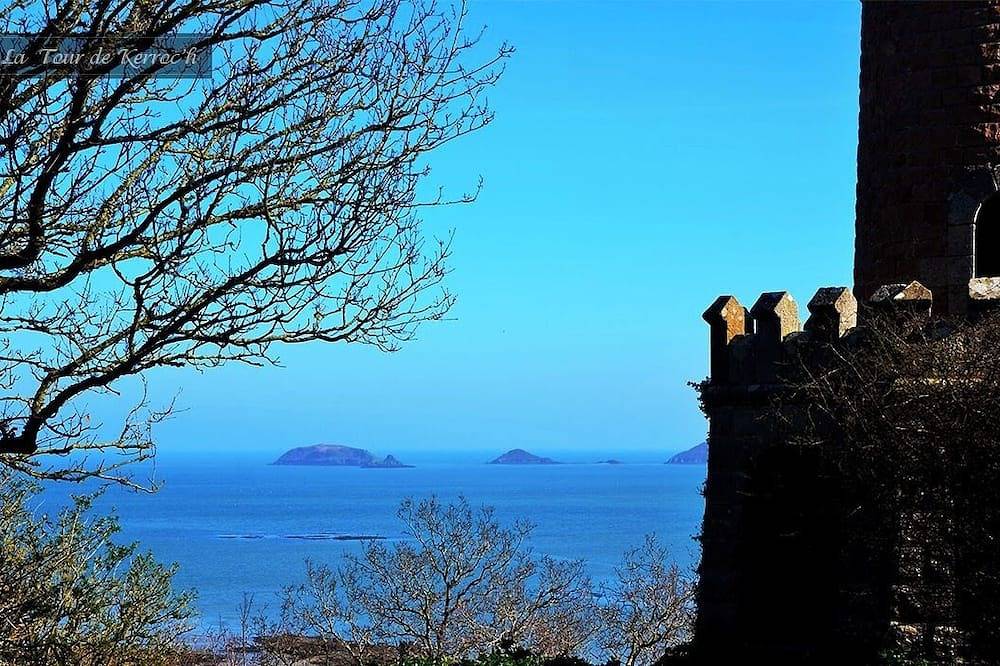 Close to beaches, shops, hiking trails, Brehat island pier in Ploubazlanec, Côte de Goëlo