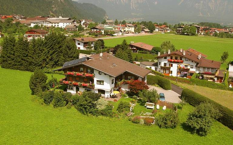 Ferienwohnung für 5 Personen, mit Balkon und Garten, kinderfreundlich