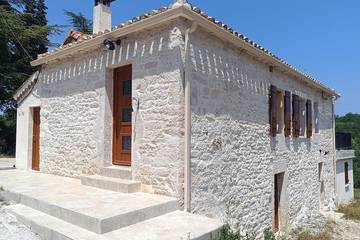 Location de vacances pour 6 personnes, avec jardin à Villesèque