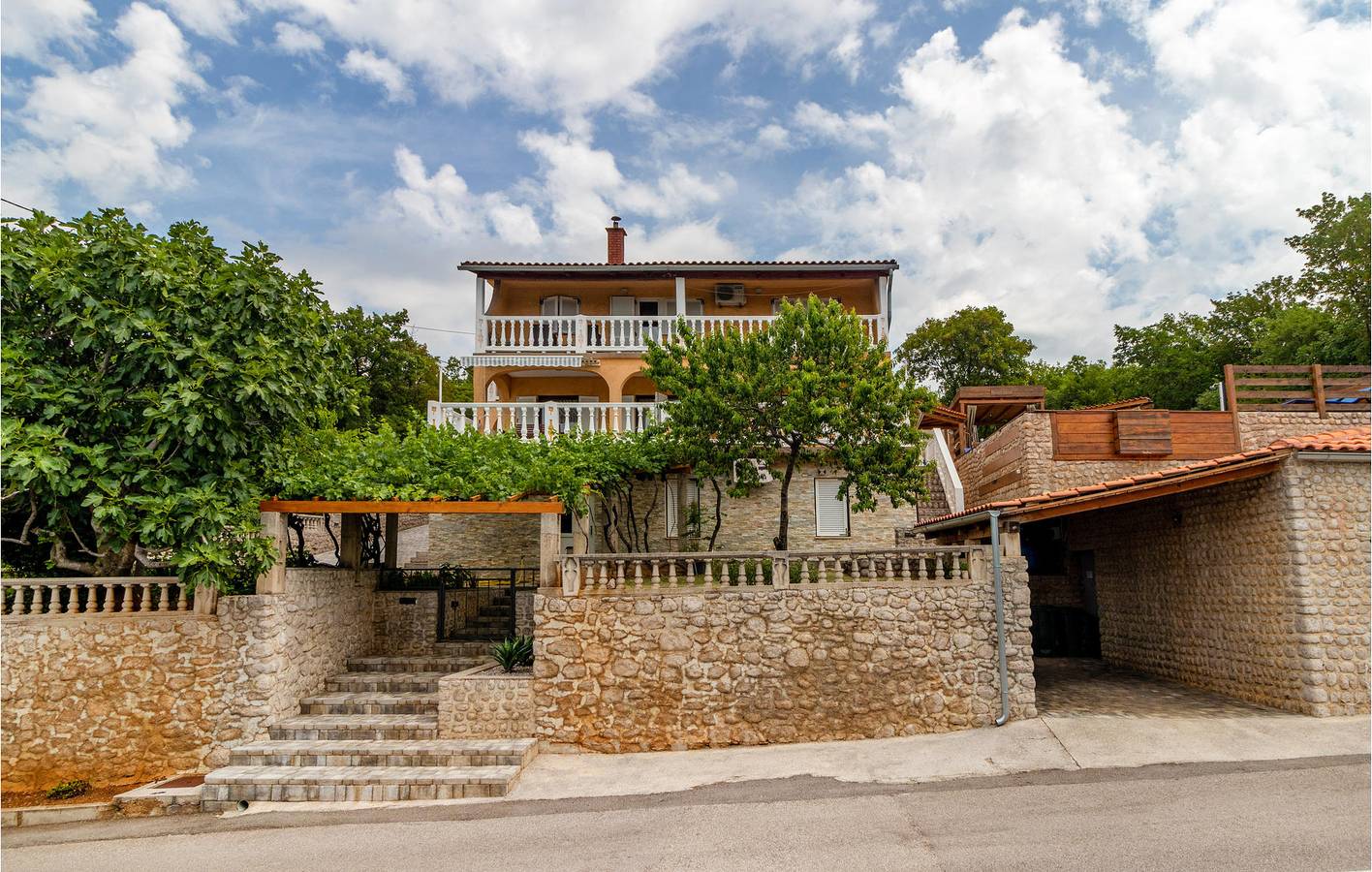 Apartment am Meer mit Terrasse, Parkplatz und WLAN – 2,5 km vom Stadtzentrum von Povile entfernt in Novi Vinodolski, Primorje-Gorski Kotar
