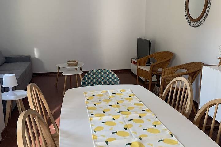 Appartamento intero, Appartamento 2 'Center and Beach con terrazza completamente rinnovata nel 2019 in La Côte Vermeille, Collioure