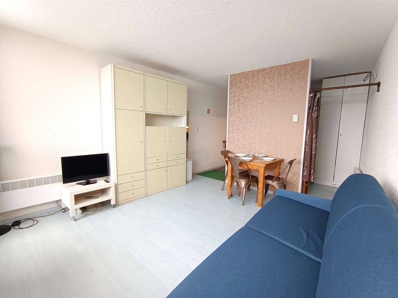 Entire studio, Cozy Studio for 4 with Balcony, South Exposure, Ski Locker, Near Slopes - Piau-Engaly in Piau-Engaly, Aragnouet
