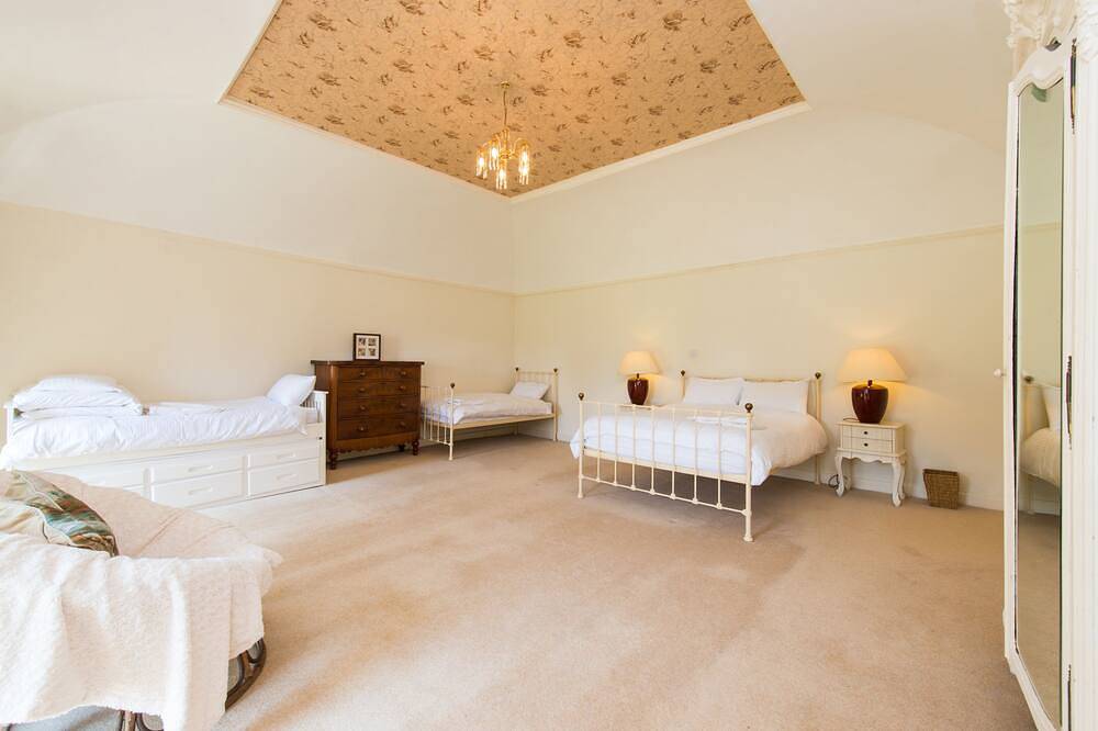 17th Century, Grade Ii* listed with Country and Sea Views, optional hot tub in North Yorkshire