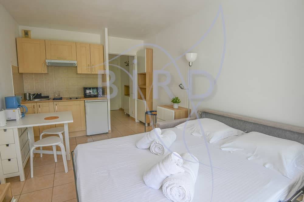 Appartement entier, Studio tout confort, terrasse et jardin privatif in Le Cannet, Région de Cannes