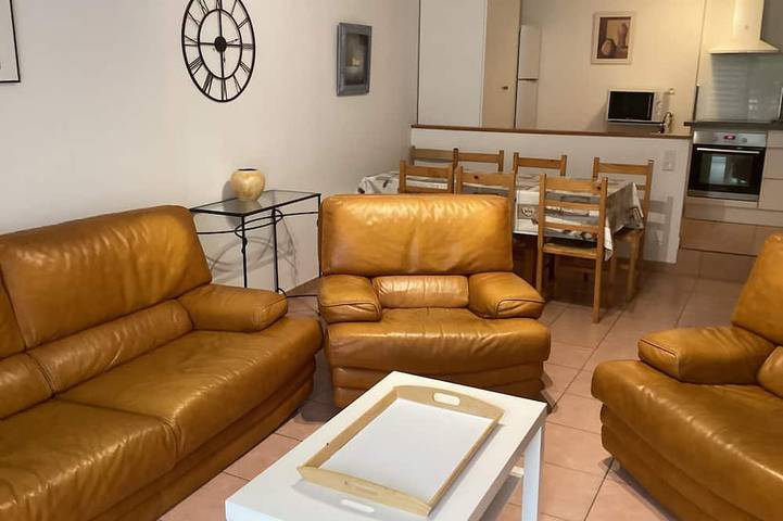 Gîte pour 8 personnes, avec jardin, animaux acceptés à Caussou