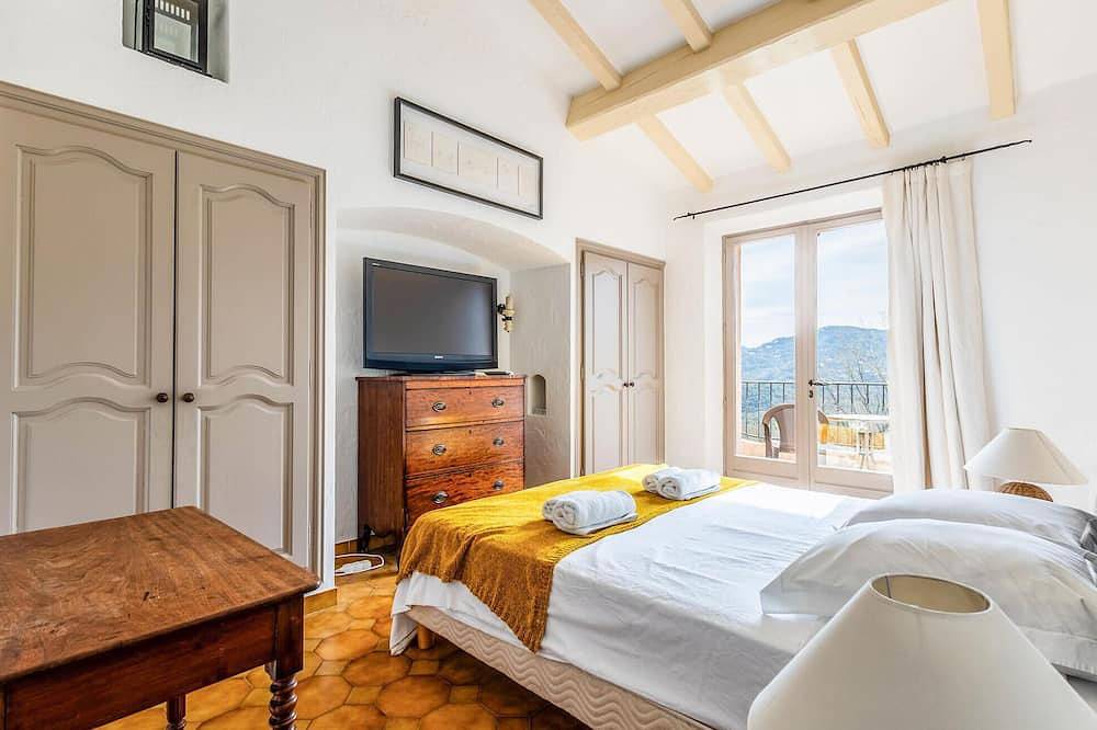 Nice home in Les Adrets-de-l'Estére in Les Adrets-de-l'Estérel, Massif de l'Esterel